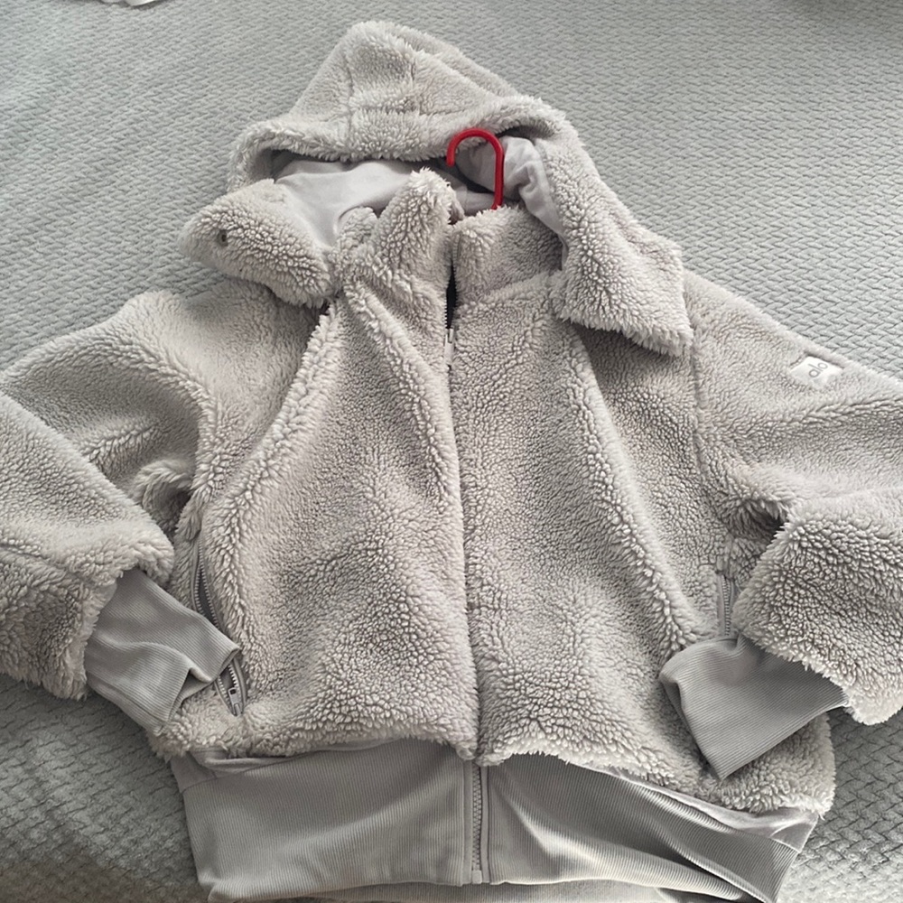 Alo yoga Sherpa jacket- light grey